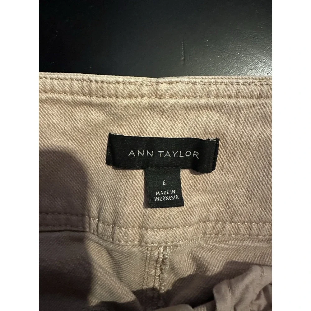 Ann Taylor Women's The Easy Straight Leg Jeans‎ Tan Size 6